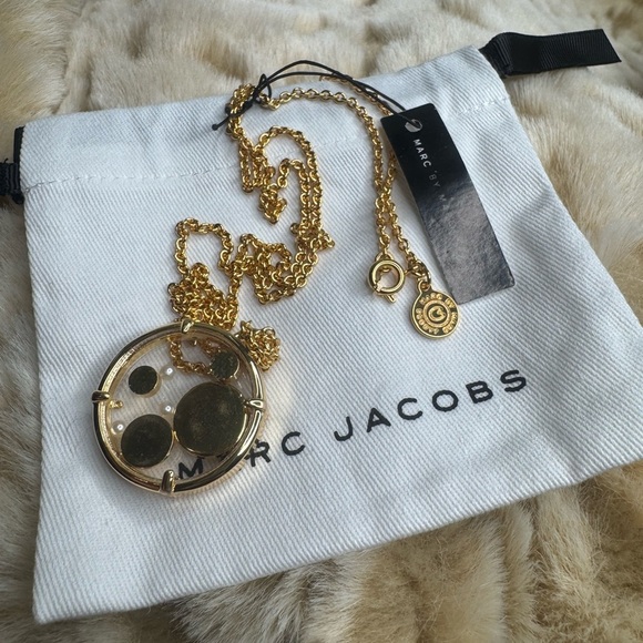 Marc Jacob’s Gold and Red Floating charm Necklace. NWT, w MJ dust bag. - Picture 6 of 9